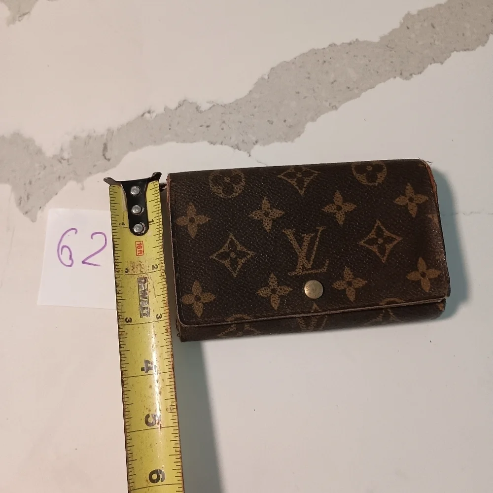 Louis Vuitton Tresor L-shaped zipper compact wallet Monogram